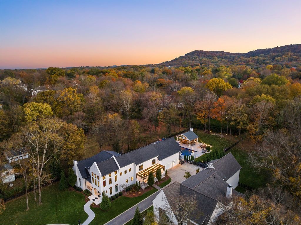 Sophistication Meets Convenience Modern Masterpiece in Tennessee Hits the Market at 4199900 58
