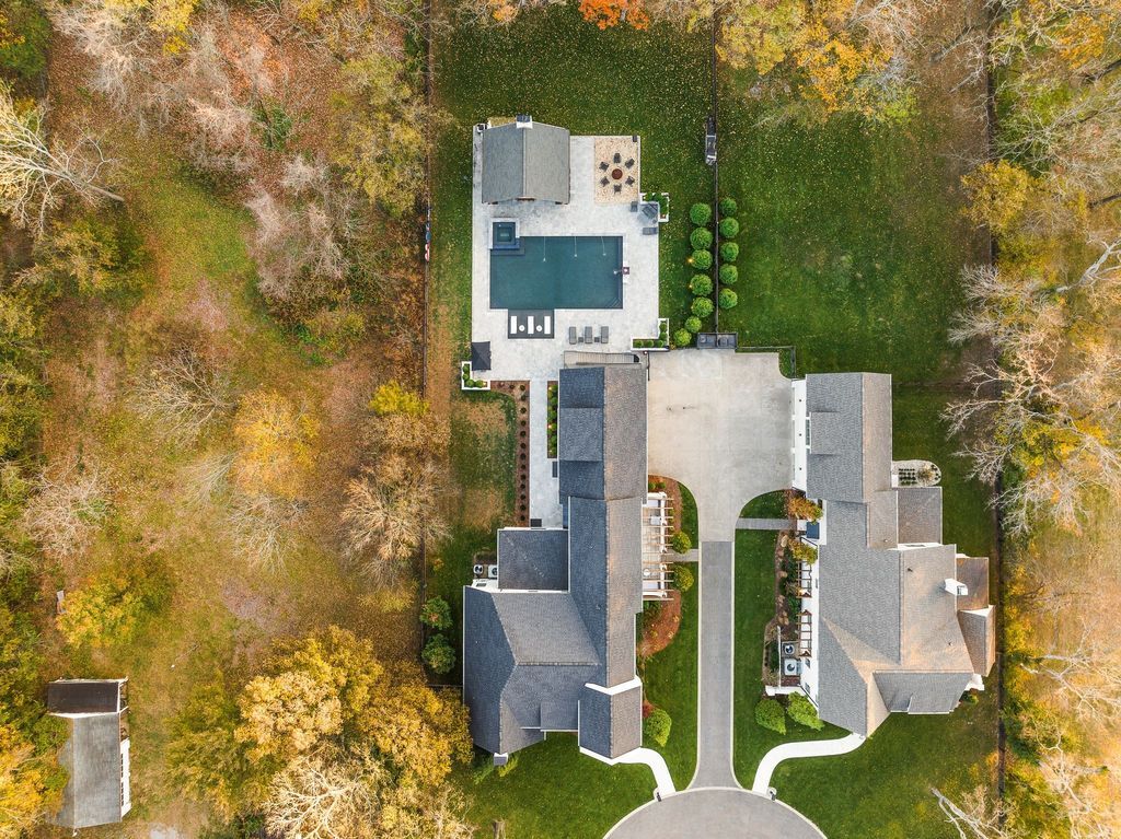 Sophistication Meets Convenience Modern Masterpiece in Tennessee Hits the Market at 4199900 59