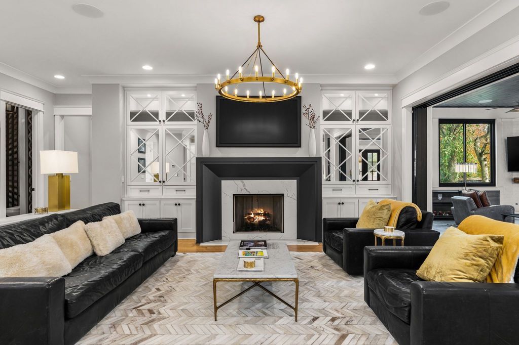 Sophistication Meets Convenience Modern Masterpiece in Tennessee Hits the Market at 4199900 8