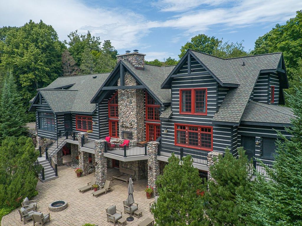 The Magnificent Cisco Chain Estate in East Bay Lake Michigan Offered at 2.55 Million 1