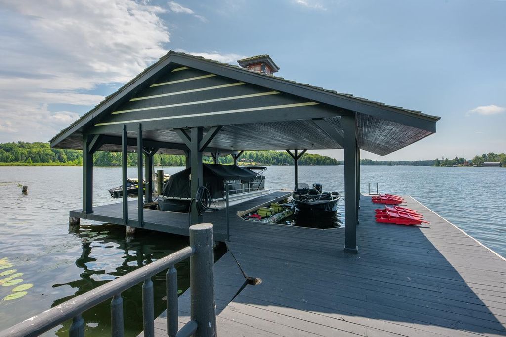 The Magnificent Cisco Chain Estate in East Bay Lake Michigan Offered at 2.55 Million 11