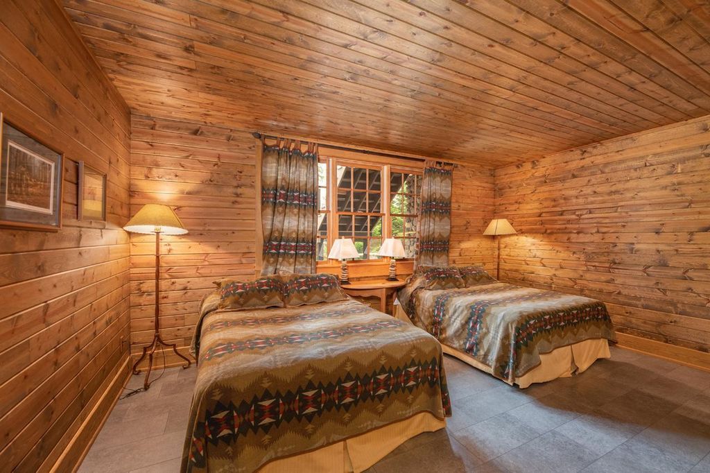 The Magnificent Cisco Chain Estate in East Bay Lake Michigan Offered at 2.55 Million 18
