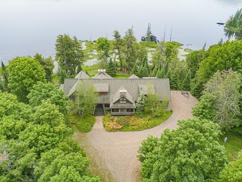 The Magnificent Cisco Chain Estate in East Bay Lake Michigan Offered at 2.55 Million 3