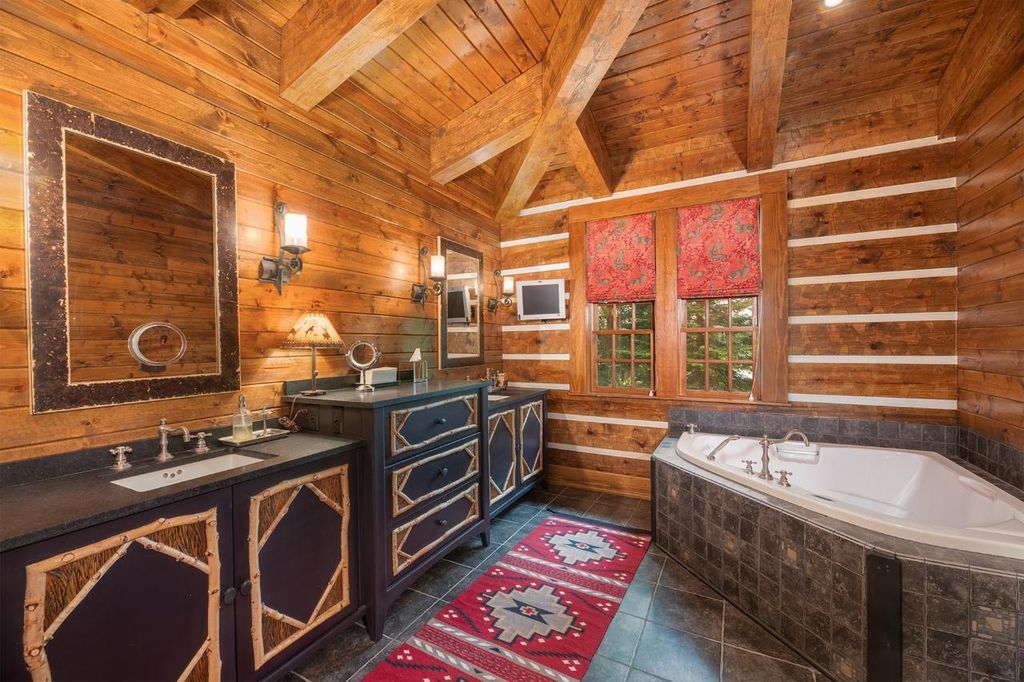 The Magnificent Cisco Chain Estate in East Bay Lake Michigan Offered at 2.55 Million 8