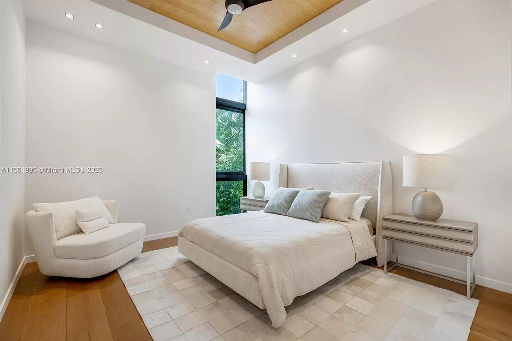 Discover the epitome of tropical luxury living at the Sir Crawford residence in Miami, perfectly situated near top schools and Grove amenities.