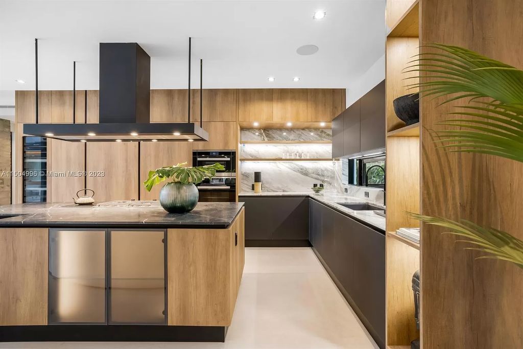 Discover the epitome of tropical luxury living at the Sir Crawford residence in Miami, perfectly situated near top schools and Grove amenities.