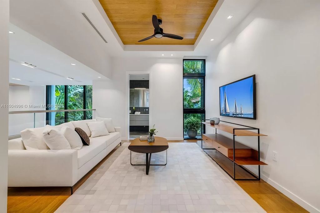 Discover the epitome of tropical luxury living at the Sir Crawford residence in Miami, perfectly situated near top schools and Grove amenities.