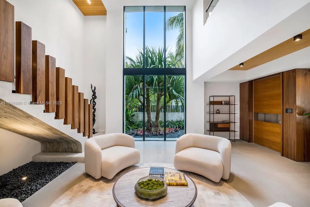 Discover the epitome of tropical luxury living at the Sir Crawford residence in Miami, perfectly situated near top schools and Grove amenities.