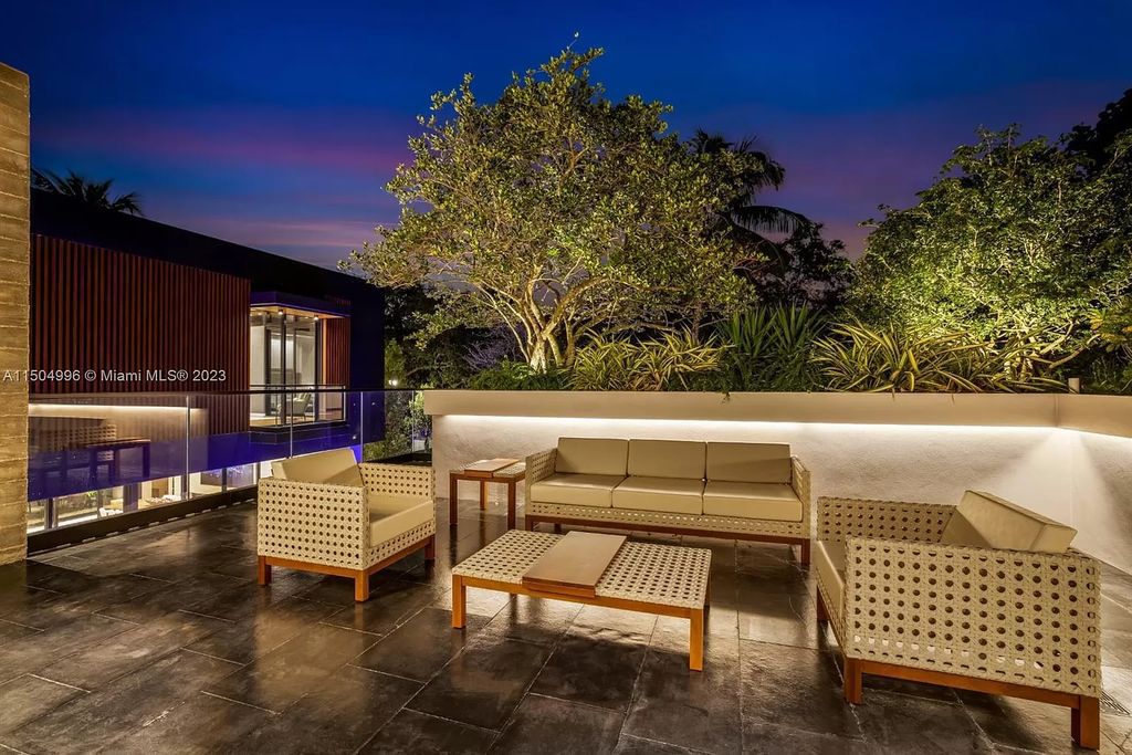Discover the epitome of tropical luxury living at the Sir Crawford residence in Miami, perfectly situated near top schools and Grove amenities.