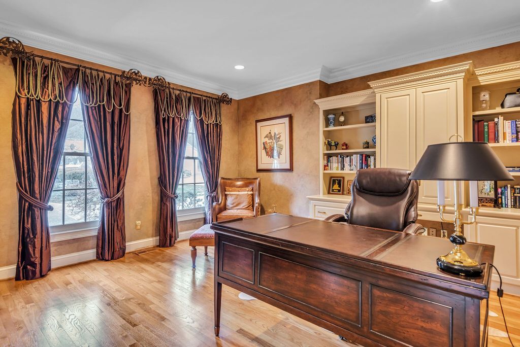 Visionary Architectural Marvel in Tennessee A Home Hits the Market at 2.6 Million 12