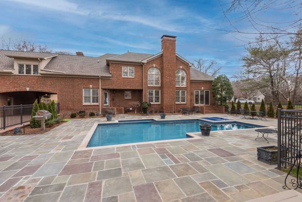 Visionary Architectural Marvel in Tennessee A Home Hits the Market at 2.6 Million 46