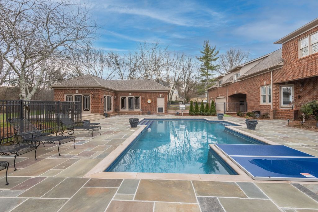 Visionary Architectural Marvel in Tennessee A Home Hits the Market at 2.6 Million 47