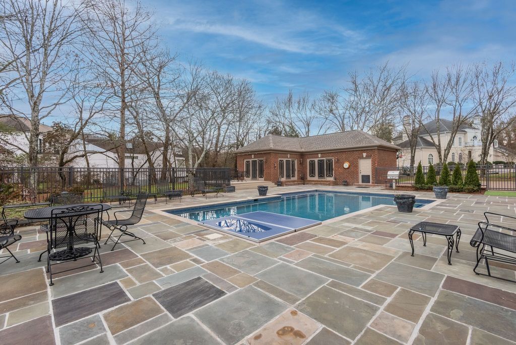 Visionary Architectural Marvel in Tennessee A Home Hits the Market at 2.6 Million 48