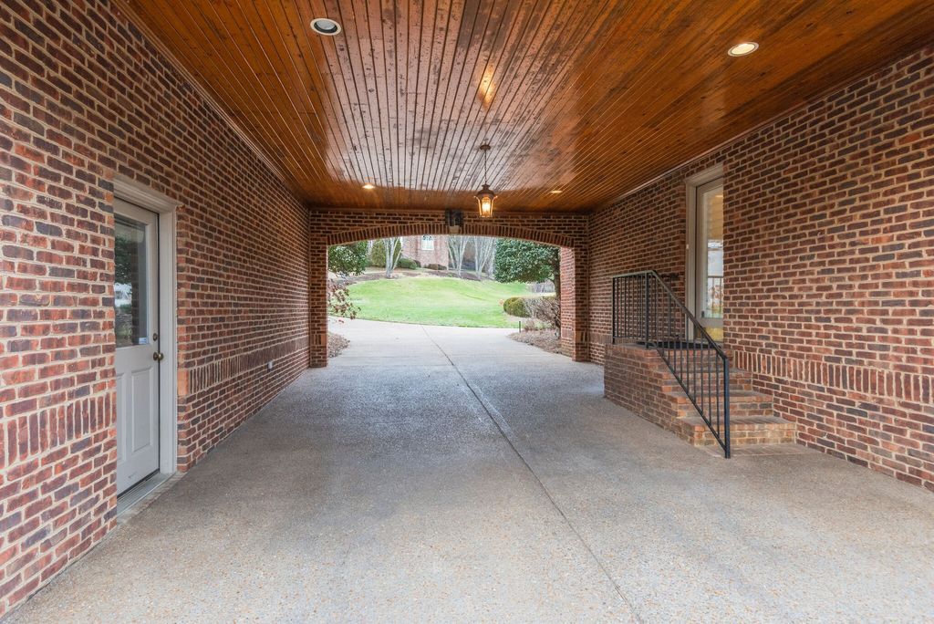 Visionary Architectural Marvel in Tennessee A Home Hits the Market at 2.6 Million 49