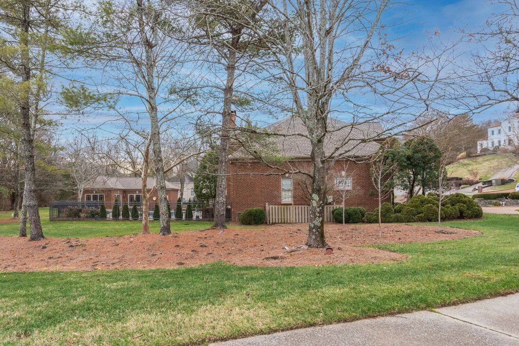 Visionary Architectural Marvel in Tennessee A Home Hits the Market at 2.6 Million 50