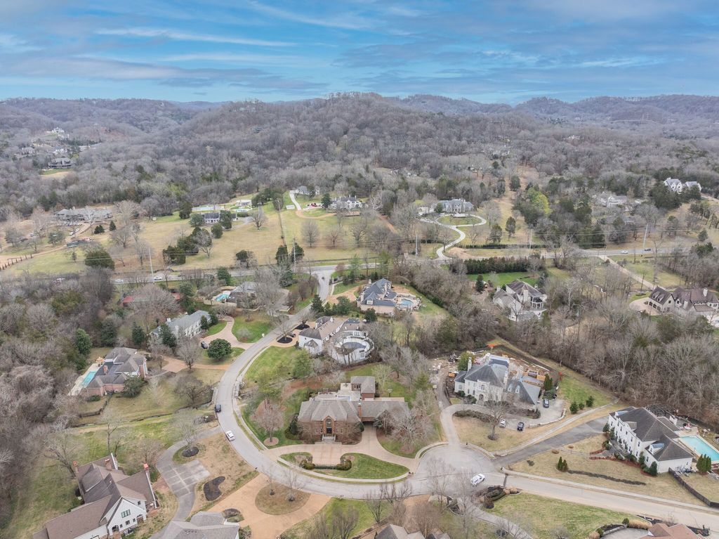 Visionary Architectural Marvel in Tennessee A Home Hits the Market at 2.6 Million 56