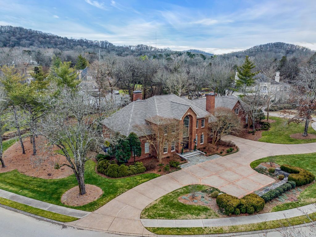 Visionary Architectural Marvel in Tennessee A Home Hits the Market at 2.6 Million 7