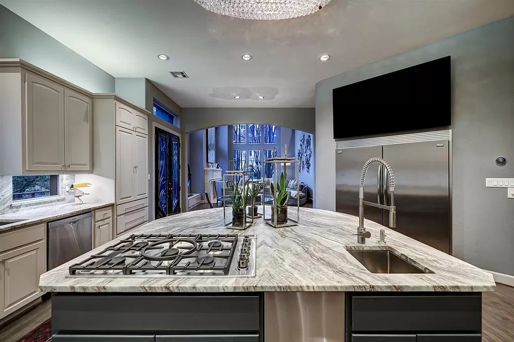 10 Hudson Cir Houston TX 77024 13