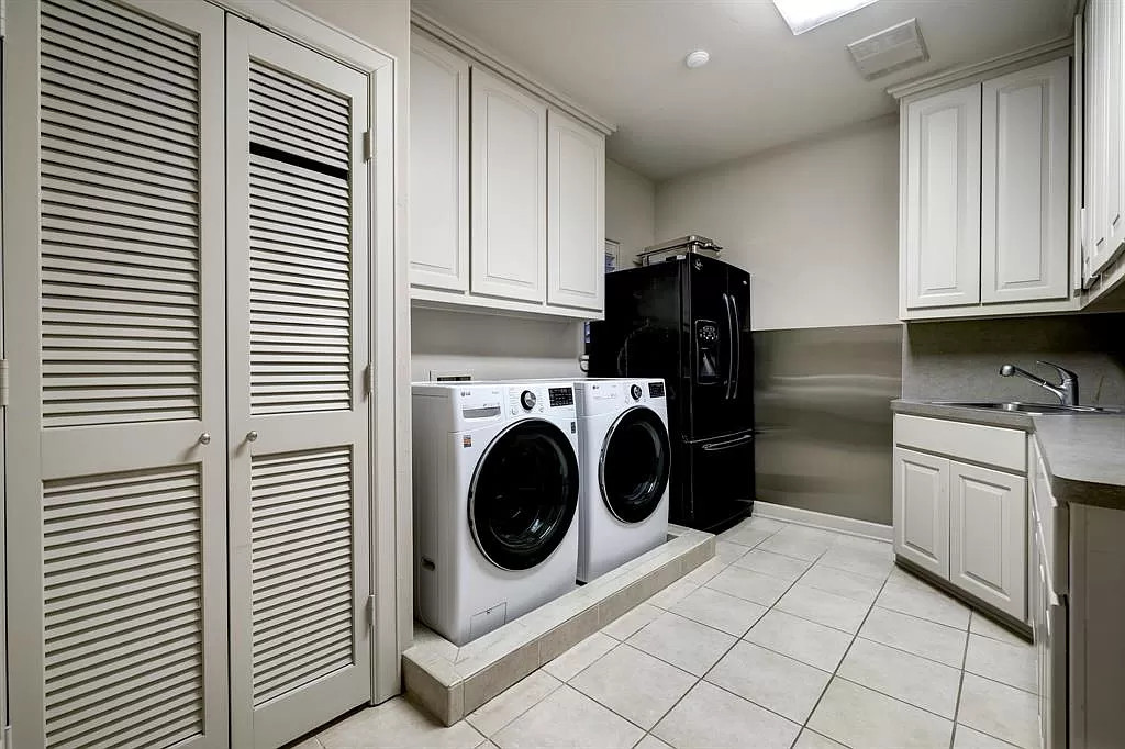 10 Hudson Cir Houston TX 77024 14