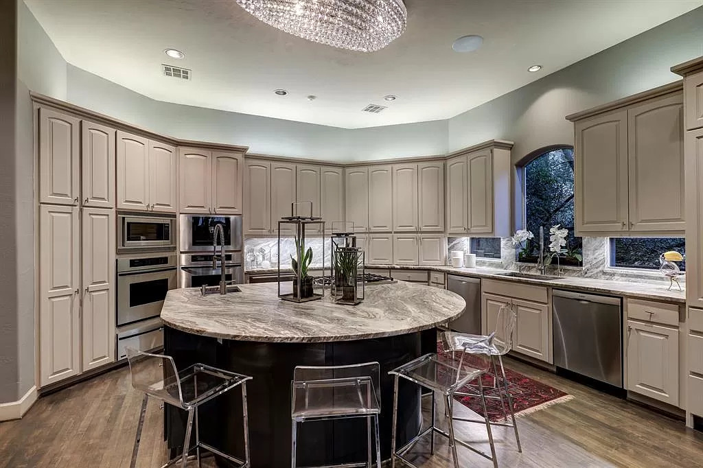 10 Hudson Cir Houston TX 77024 15