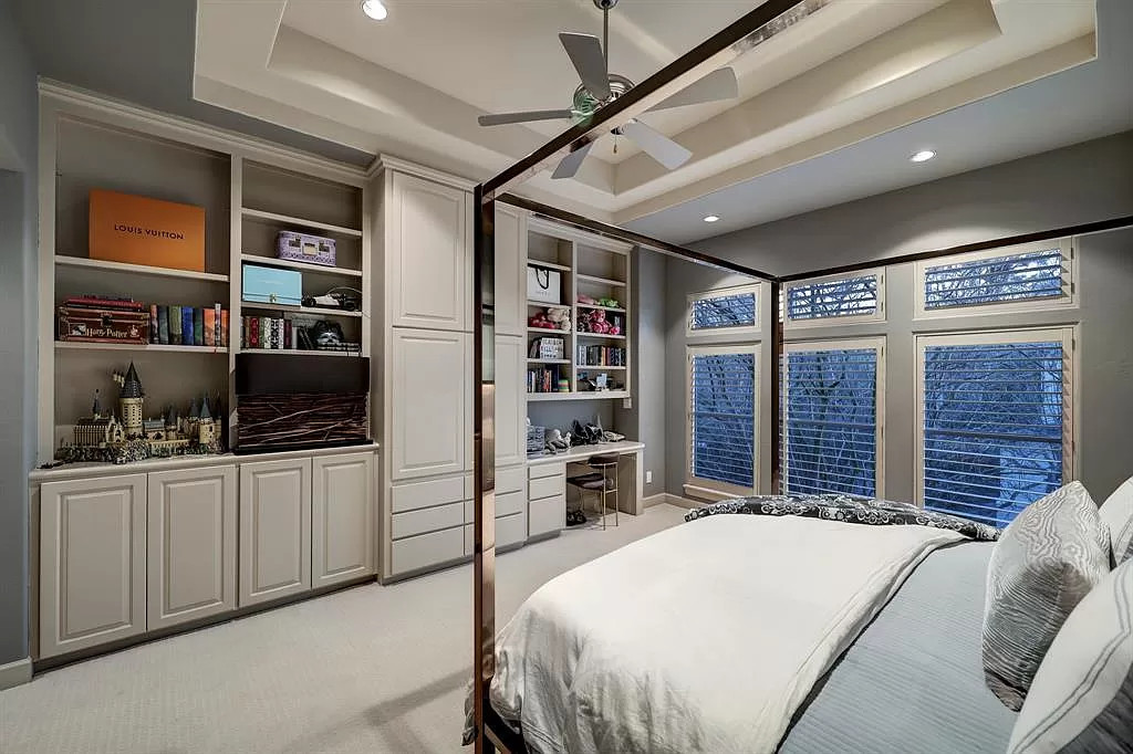 10 Hudson Cir Houston TX 77024 17