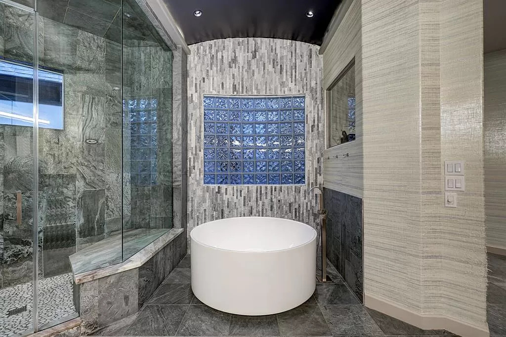 10 Hudson Cir Houston TX 77024 23