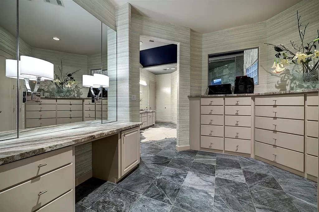 10 Hudson Cir Houston TX 77024 25
