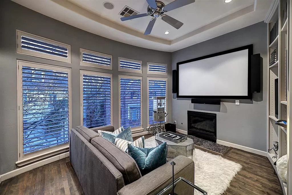 10 Hudson Cir Houston TX 77024 30