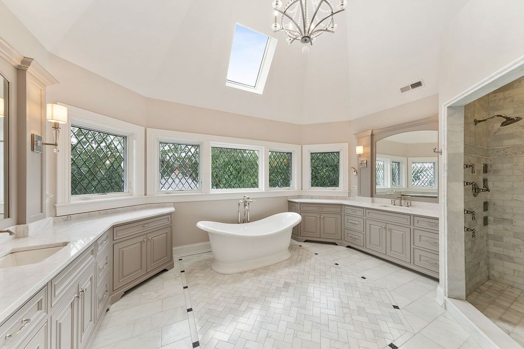 208 East 8th Street Home in Hinsdale, Illinois. Step into luxury living at this bespoke Southeast Hinsdale estate, boasting unparalleled refinement and world-class amenities. From the awe-inspiring exterior to the meticulously designed interiors, this property offers sophisticated elegance at every turn.