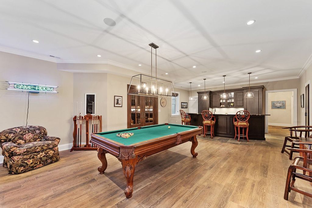 208 East 8th Street Home in Hinsdale, Illinois. Step into luxury living at this bespoke Southeast Hinsdale estate, boasting unparalleled refinement and world-class amenities. From the awe-inspiring exterior to the meticulously designed interiors, this property offers sophisticated elegance at every turn.