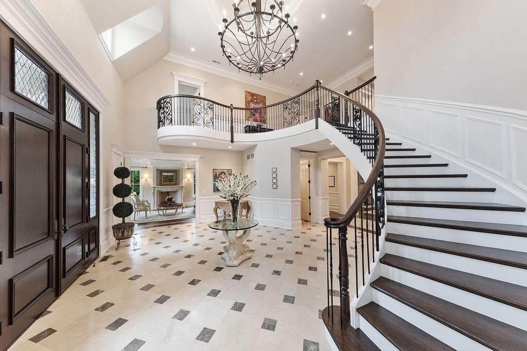 208 East 8th Street Home in Hinsdale, Illinois. Step into luxury living at this bespoke Southeast Hinsdale estate, boasting unparalleled refinement and world-class amenities. From the awe-inspiring exterior to the meticulously designed interiors, this property offers sophisticated elegance at every turn.