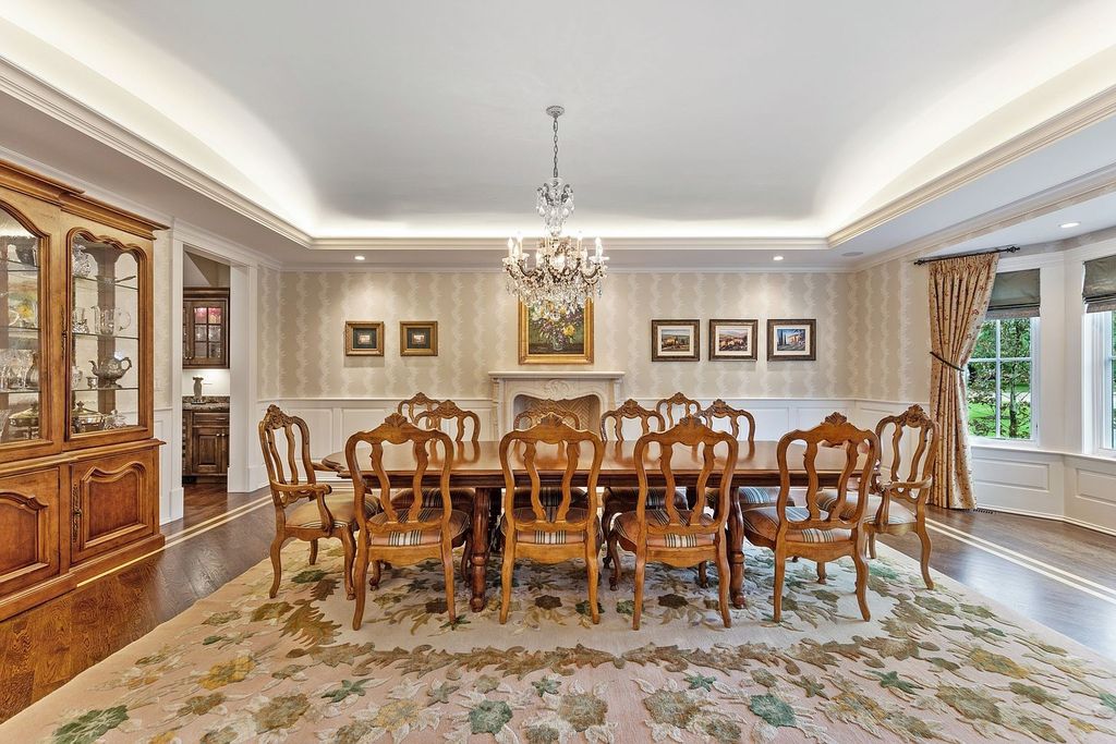 208 East 8th Street Home in Hinsdale, Illinois. Step into luxury living at this bespoke Southeast Hinsdale estate, boasting unparalleled refinement and world-class amenities. From the awe-inspiring exterior to the meticulously designed interiors, this property offers sophisticated elegance at every turn.