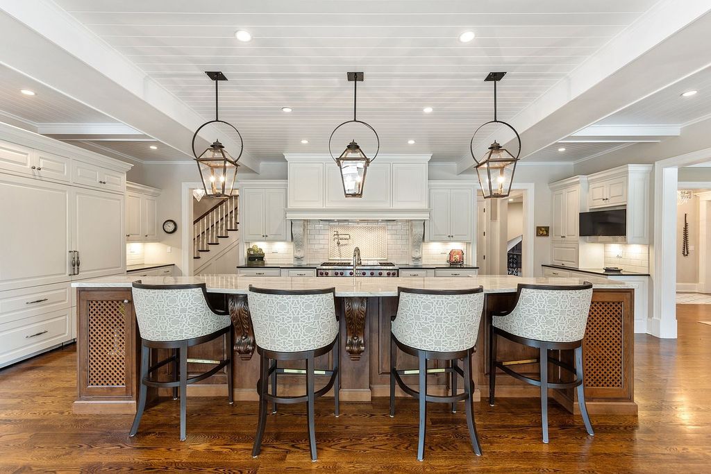208 East 8th Street Home in Hinsdale, Illinois. Step into luxury living at this bespoke Southeast Hinsdale estate, boasting unparalleled refinement and world-class amenities. From the awe-inspiring exterior to the meticulously designed interiors, this property offers sophisticated elegance at every turn.