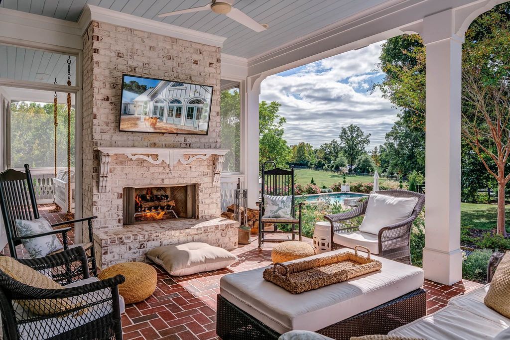 2860 Arbor Hill Road Home in Canton, Georgia. Situated on 40 acres of picturesque Southeast Canton countryside, Dara Hill Farm is a breathtaking 2019-built farmhouse estate that offers an unparalleled living experience. 