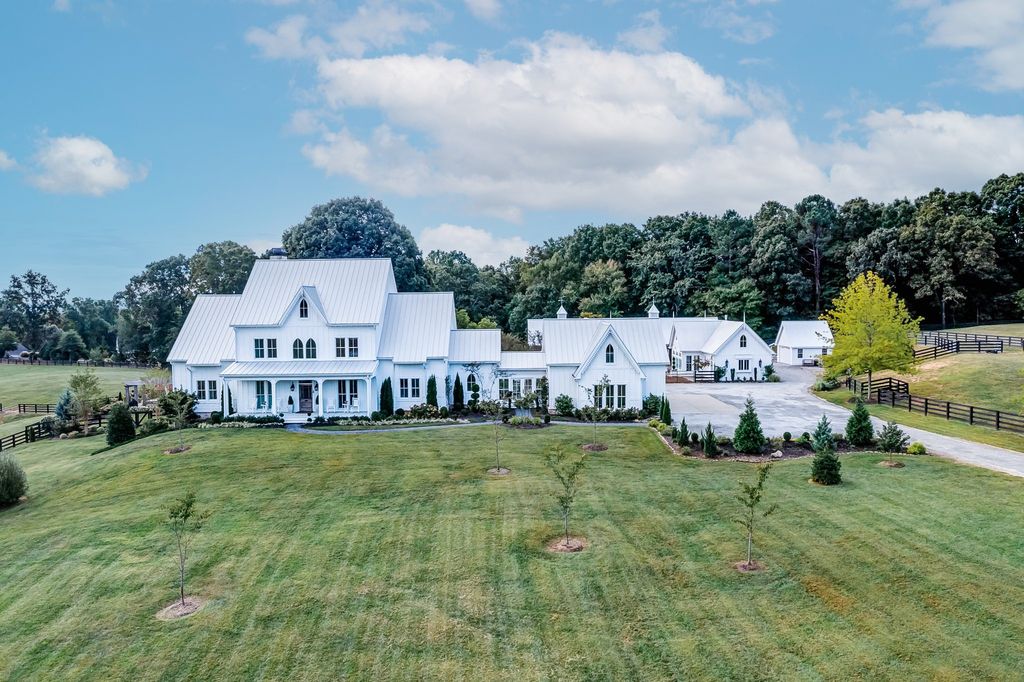 2860 Arbor Hill Road Home in Canton, Georgia. Situated on 40 acres of picturesque Southeast Canton countryside, Dara Hill Farm is a breathtaking 2019-built farmhouse estate that offers an unparalleled living experience. 