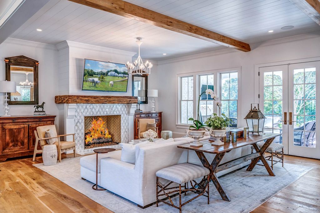 2860 Arbor Hill Road Home in Canton, Georgia. Situated on 40 acres of picturesque Southeast Canton countryside, Dara Hill Farm is a breathtaking 2019-built farmhouse estate that offers an unparalleled living experience. 