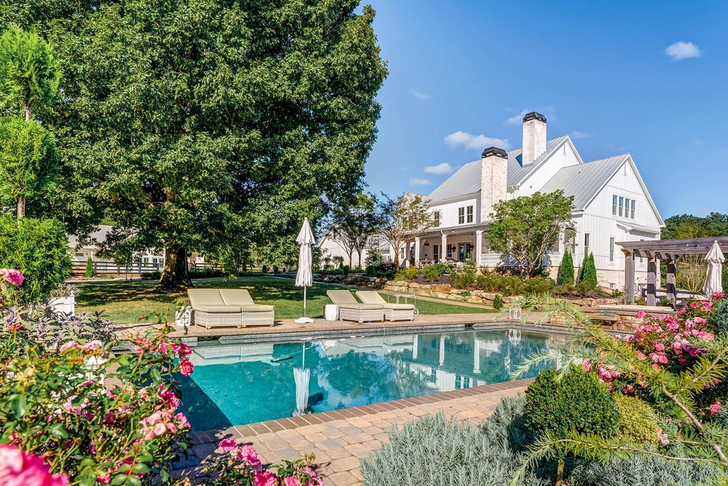 2860 Arbor Hill Road Home in Canton, Georgia. Situated on 40 acres of picturesque Southeast Canton countryside, Dara Hill Farm is a breathtaking 2019-built farmhouse estate that offers an unparalleled living experience. 