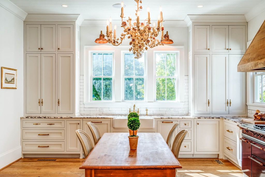 2860 Arbor Hill Road Home in Canton, Georgia. Situated on 40 acres of picturesque Southeast Canton countryside, Dara Hill Farm is a breathtaking 2019-built farmhouse estate that offers an unparalleled living experience. 