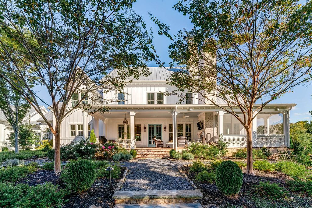 2860 Arbor Hill Road Home in Canton, Georgia. Situated on 40 acres of picturesque Southeast Canton countryside, Dara Hill Farm is a breathtaking 2019-built farmhouse estate that offers an unparalleled living experience. 