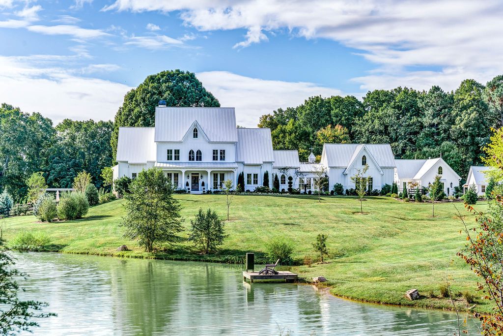2860 Arbor Hill Road Home in Canton, Georgia. Situated on 40 acres of picturesque Southeast Canton countryside, Dara Hill Farm is a breathtaking 2019-built farmhouse estate that offers an unparalleled living experience. 