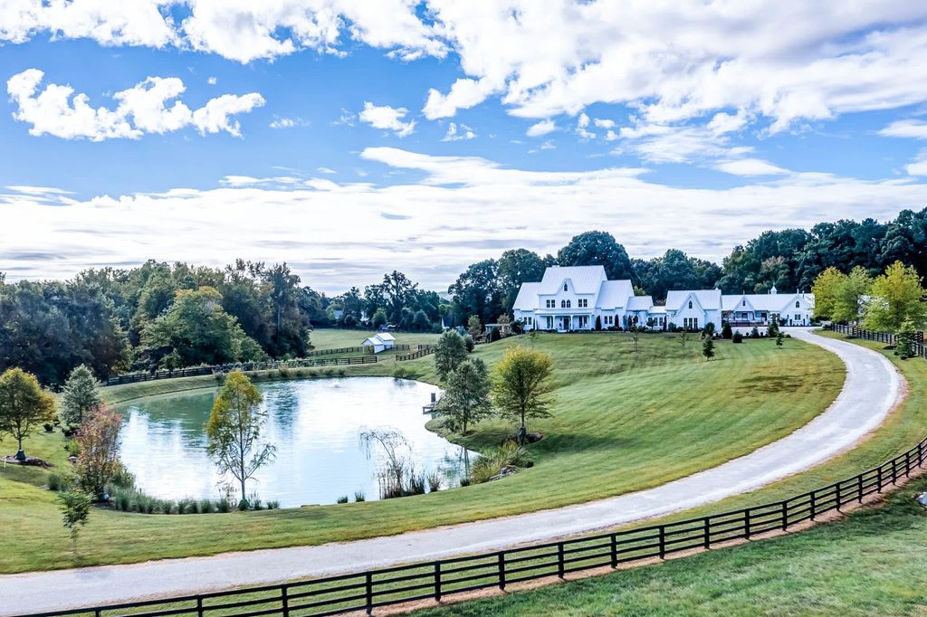 2860 Arbor Hill Road Home in Canton, Georgia. Situated on 40 acres of picturesque Southeast Canton countryside, Dara Hill Farm is a breathtaking 2019-built farmhouse estate that offers an unparalleled living experience. 