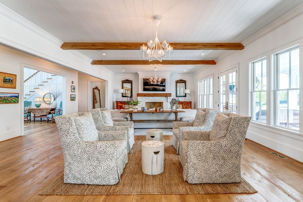 2860 Arbor Hill Road Home in Canton, Georgia. Situated on 40 acres of picturesque Southeast Canton countryside, Dara Hill Farm is a breathtaking 2019-built farmhouse estate that offers an unparalleled living experience. 
