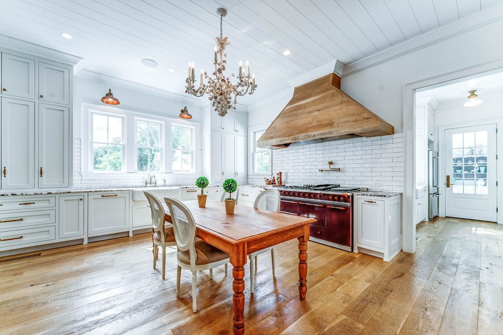 2860 Arbor Hill Road Home in Canton, Georgia. Situated on 40 acres of picturesque Southeast Canton countryside, Dara Hill Farm is a breathtaking 2019-built farmhouse estate that offers an unparalleled living experience. 