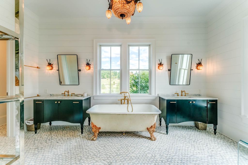 2860 Arbor Hill Road Home in Canton, Georgia. Situated on 40 acres of picturesque Southeast Canton countryside, Dara Hill Farm is a breathtaking 2019-built farmhouse estate that offers an unparalleled living experience. 