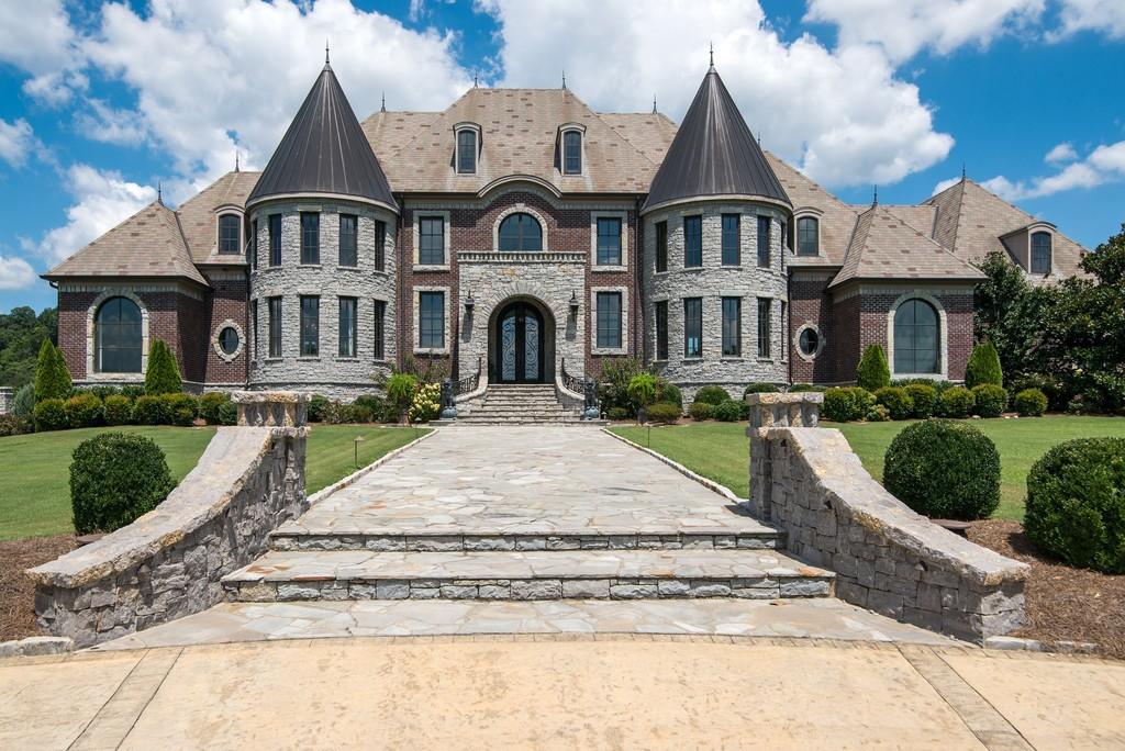 This stunning 20-acre gated estate is in the coveted and bucolic community of Leiper’s Fork in Williamson County. The grand entry features soaring 23-foot ceilings, marble floors and double sweeping staircases. It’s high drama teamed with luxurious beauty. The home has four bedrooms, six full and three half-baths. 3320 Southall Rd, Franklin, TN.