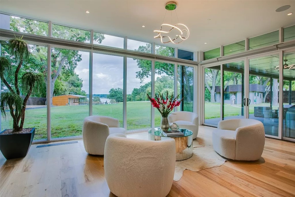 4231 W Lawther Dr Dallas TX 75214 10