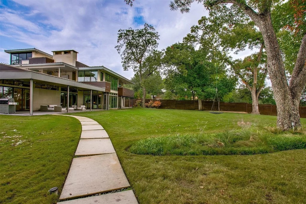 4231 W Lawther Dr Dallas TX 75214 17