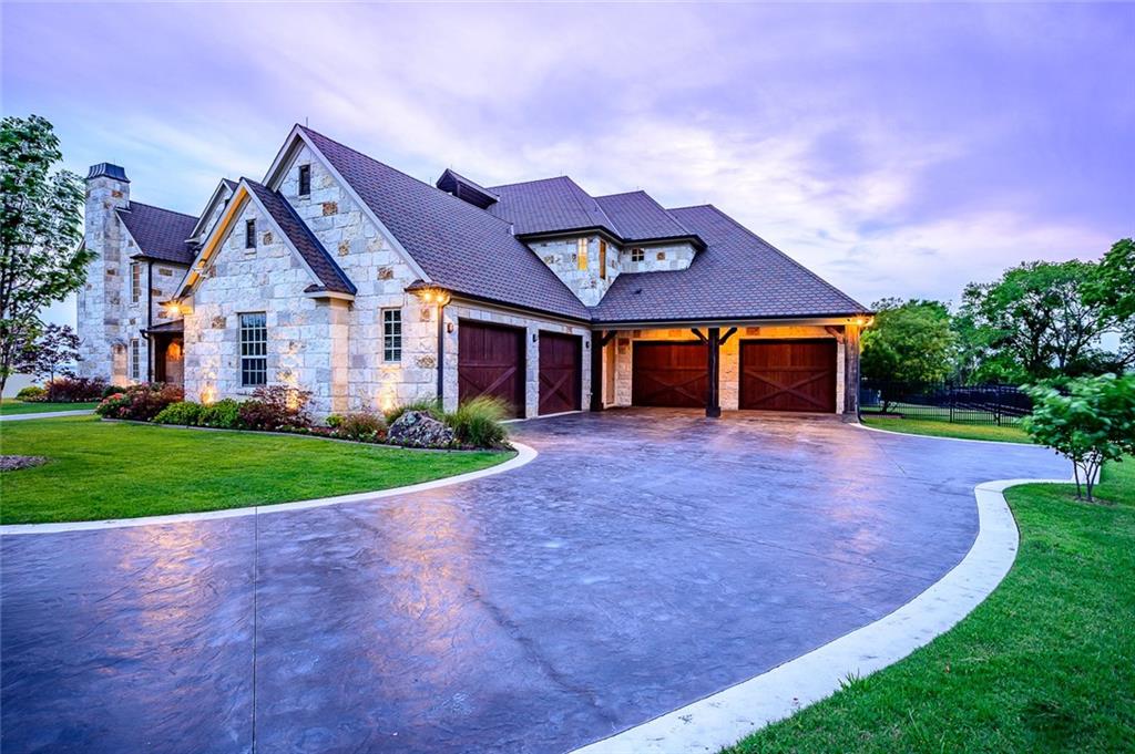 916 Cedar Shores Drive Home in Heath, Texas. Explore the epitome of luxury at Sunset Shores, a stunning estate situated on a picturesque 1.5-acre waterfront lot on Lake Ray Hubbard.