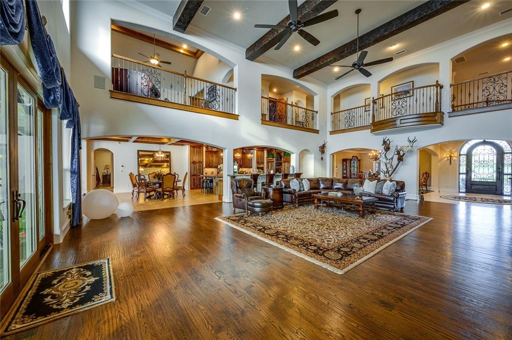 916 Cedar Shores Drive Home in Heath, Texas. Explore the epitome of luxury at Sunset Shores, a stunning estate situated on a picturesque 1.5-acre waterfront lot on Lake Ray Hubbard.
