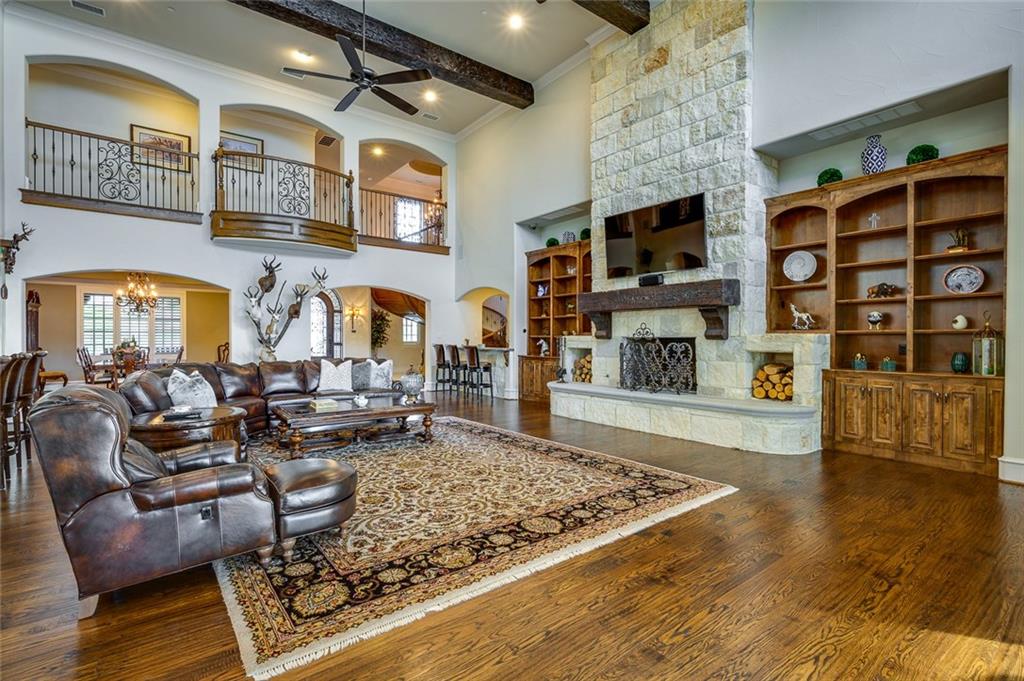 916 Cedar Shores Drive Home in Heath, Texas. Explore the epitome of luxury at Sunset Shores, a stunning estate situated on a picturesque 1.5-acre waterfront lot on Lake Ray Hubbard.